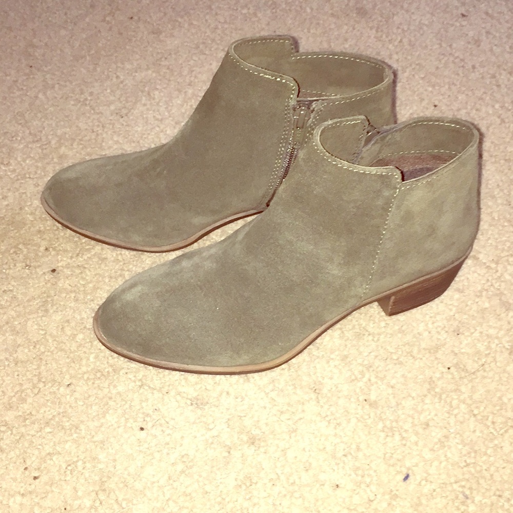 Diba Lovely Suede Booties, 6.5, Dark Green.